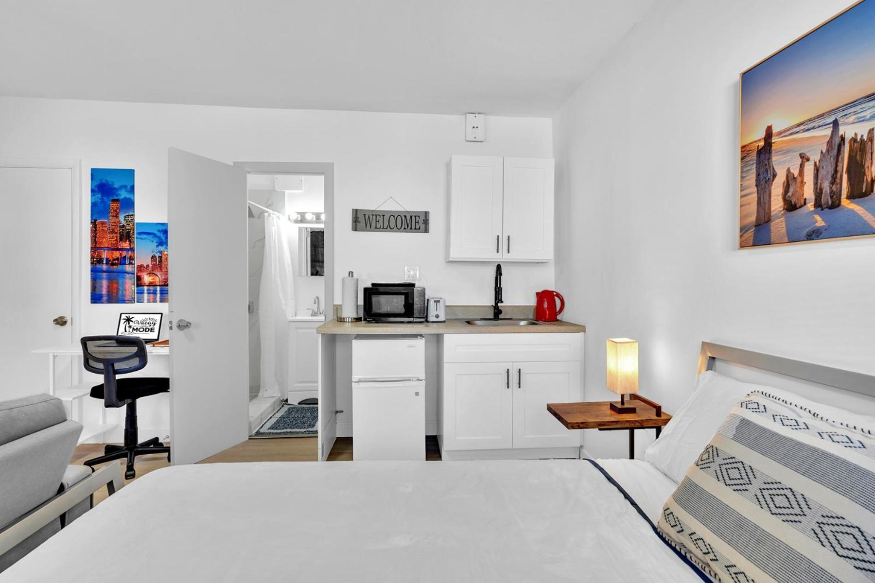 Young Circle & Hollywood Blvd Posh Studio Suite Exterior foto
