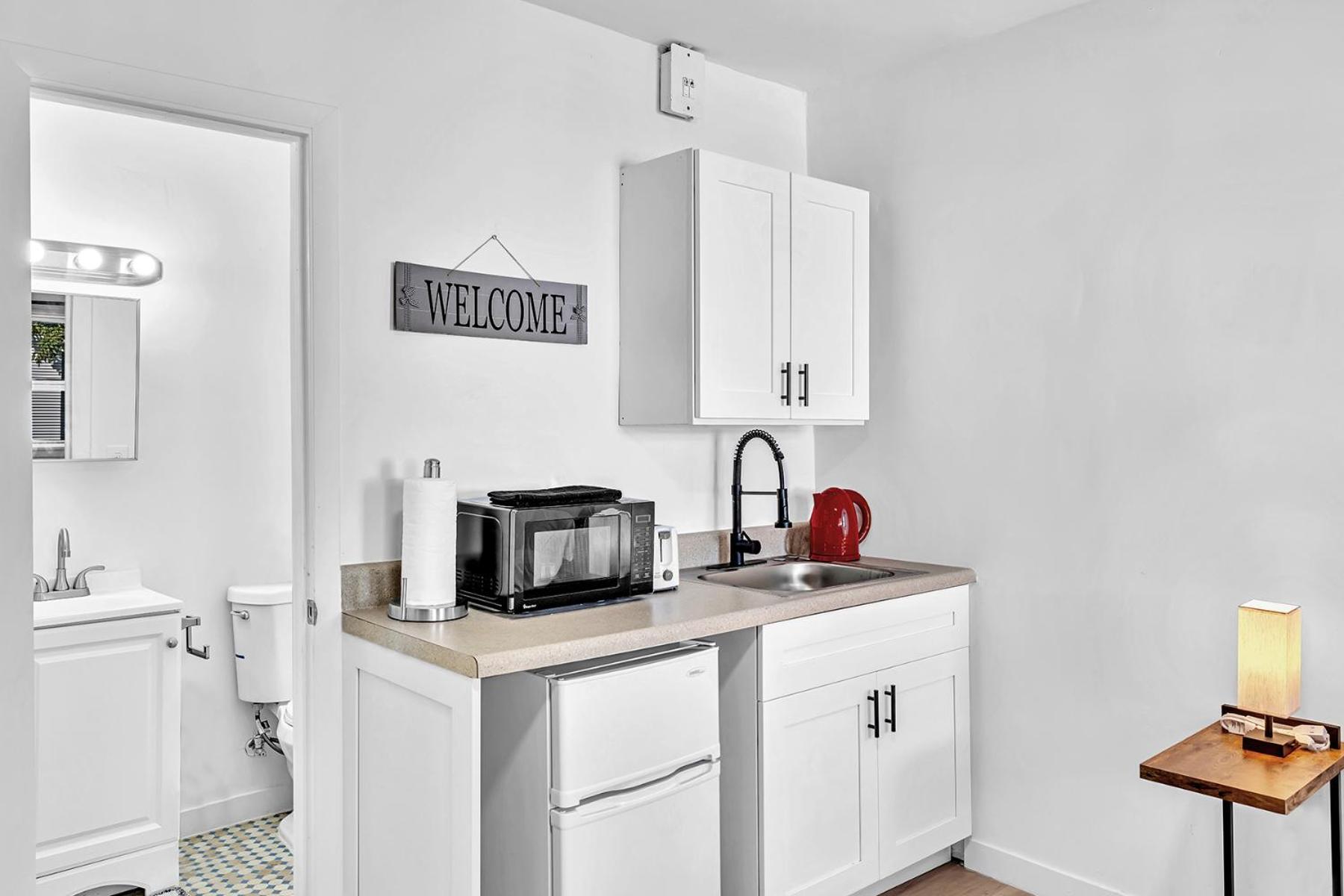 Young Circle & Hollywood Blvd Posh Studio Suite Exterior foto