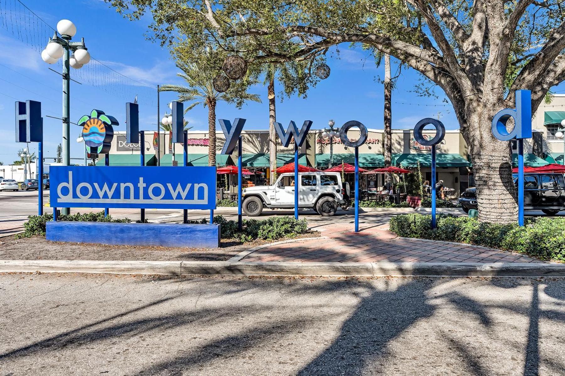 Young Circle & Hollywood Blvd Posh Studio Suite Exterior foto